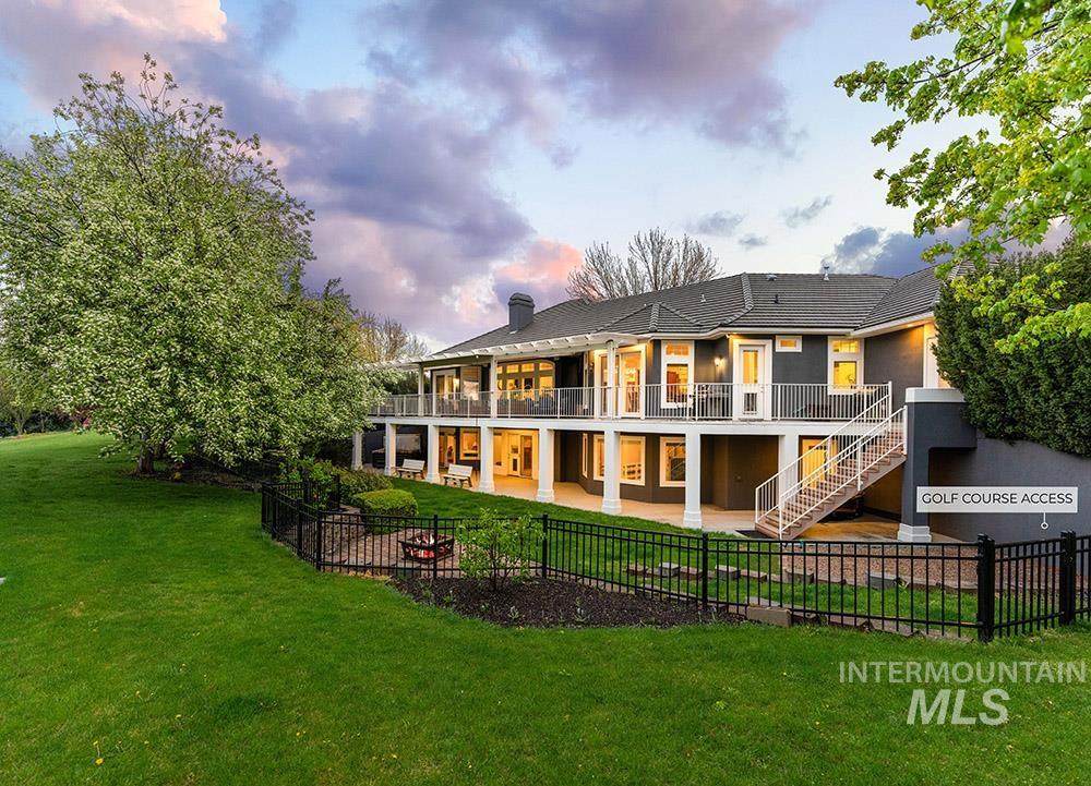 7061 N Penncross Way