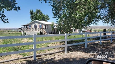 Photo of 3897 W Elm Road, Vale, OR 97918 (MLS # 98985992)