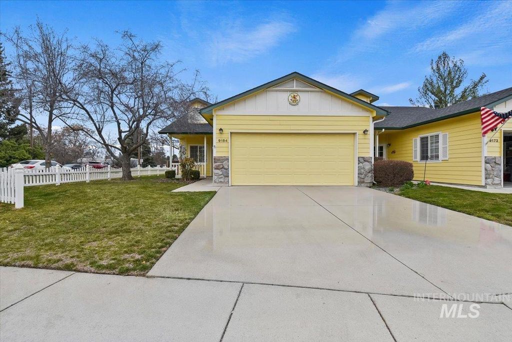 Photo of 9184 W Tudor Ct, Boise, ID 83704 (MLS # 98977925)