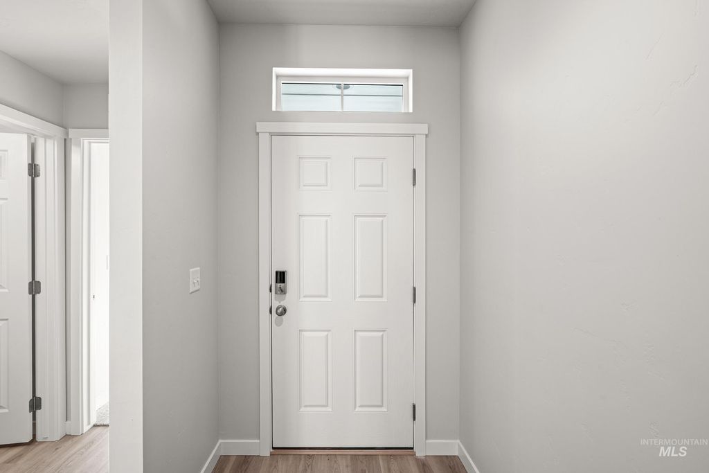 Photo of 811 NE Trailridge St, Mountain Home, ID 83647 (MLS # 98978036)