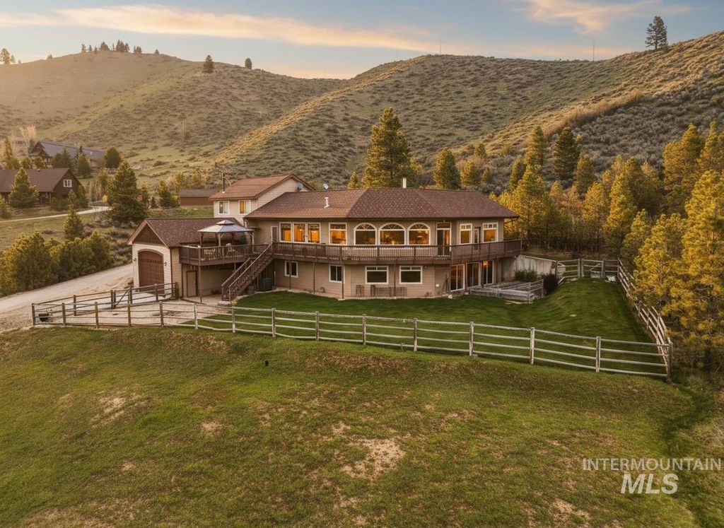 Photo of 65 Peregrine Dr, Boise, ID 83716 (MLS # 98982474)