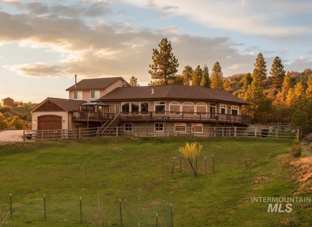 Photo of 65 Peregrine Dr, Boise, ID 83716 (MLS # 98982474)