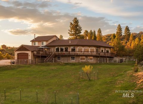 Photo of 65 Peregrine Dr, Boise, ID 83716 (MLS # 98982474)