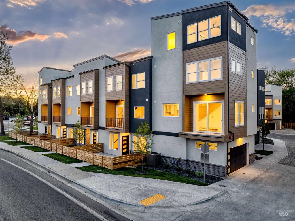 Photo of 2025 S Makar Ln, Boise, ID 83706 (MLS # 98980237)