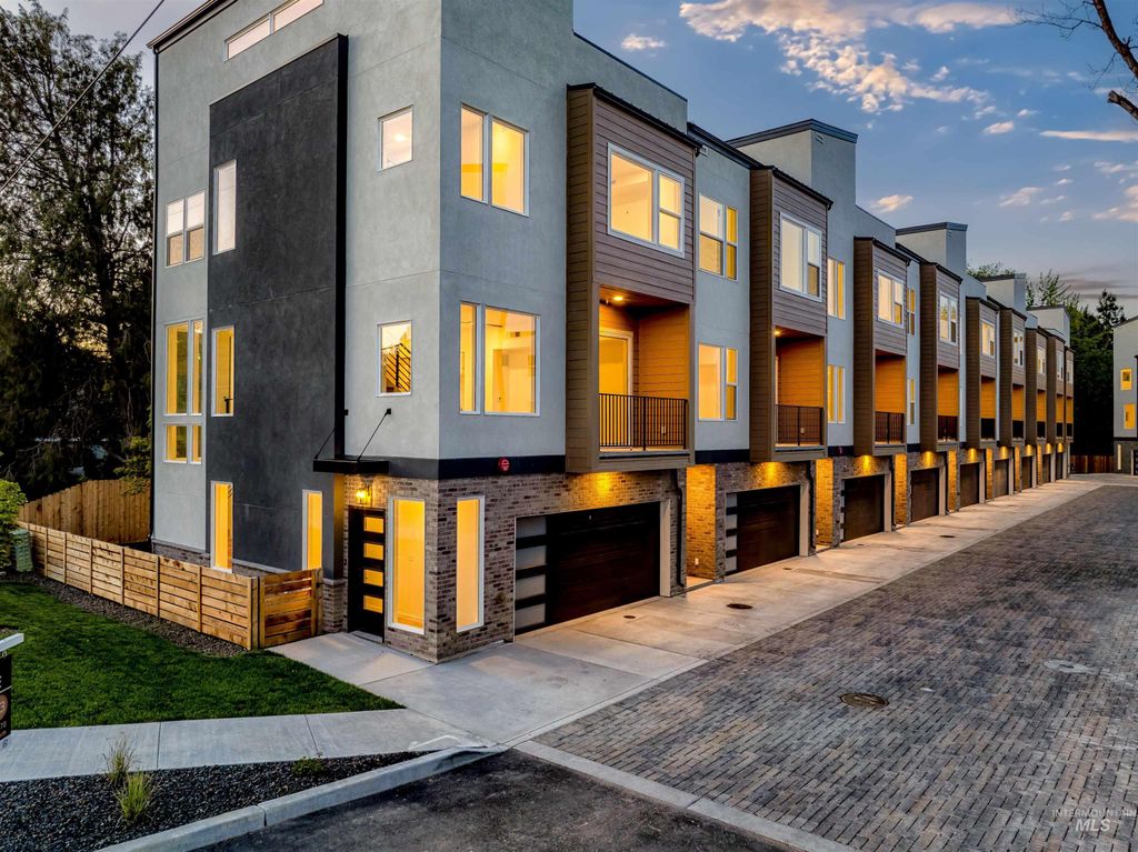 Photo of 2025 S Makar Ln, Boise, ID 83706 (MLS # 98980237)