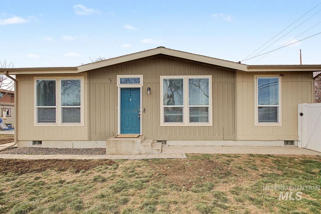 Photo of 1224 Burrell Ave, Lewiston, ID 83501 (MLS # 98972932)