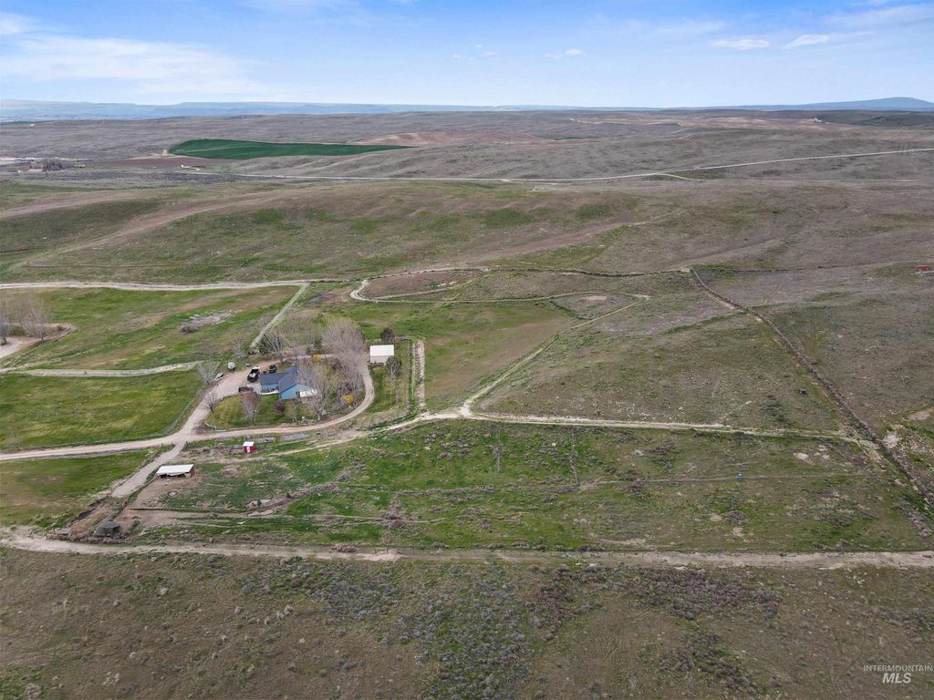 Photo of 731 Tower Ln, Caldwell, ID 83607 (MLS # 98980116)