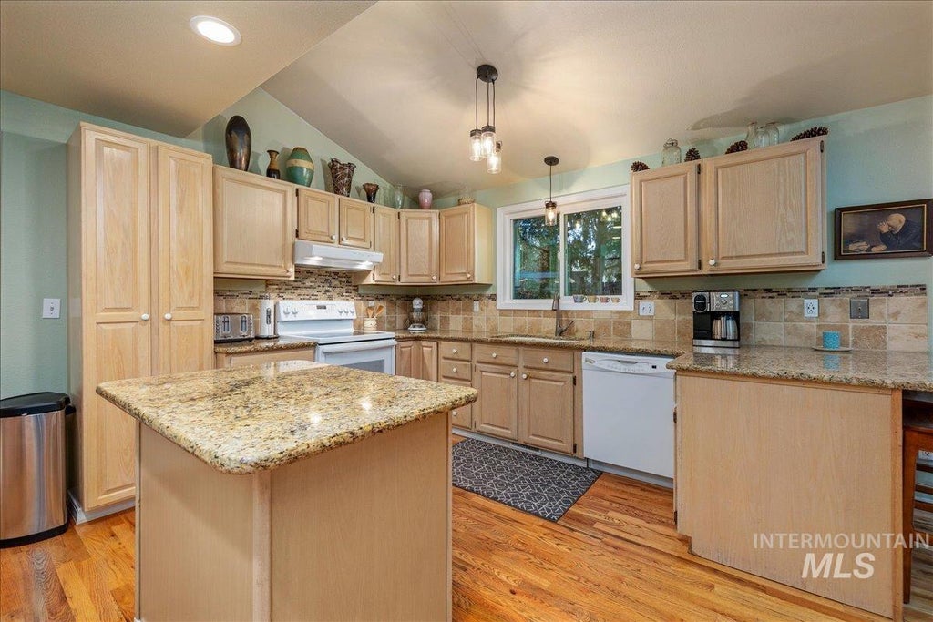 Photo of 2887 S Snowflake Dr, Boise, ID 83706 (MLS # 98999886)