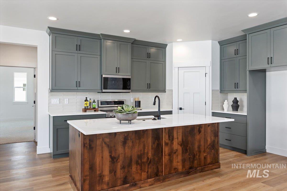 258 Maxine Lane West