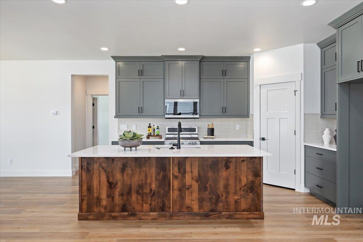 258 Maxine Lane West