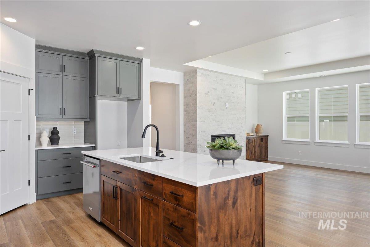 258 Maxine Lane West