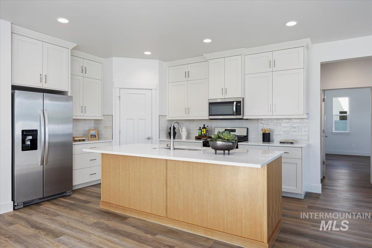 178 Maxine Lane West