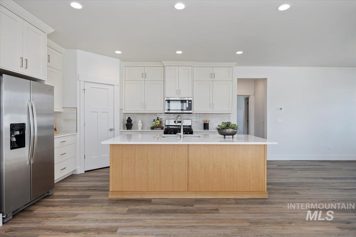 178 Maxine Lane West