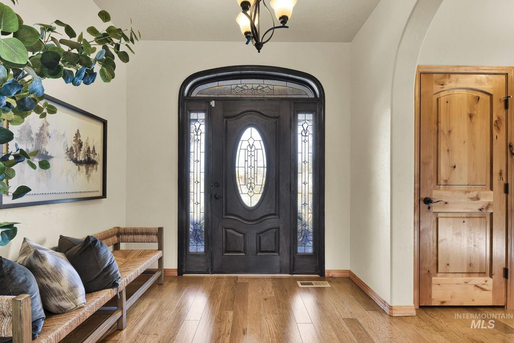 Photo of 515 W Greenwood St, Nampa, ID 83686 (MLS # 98979538)