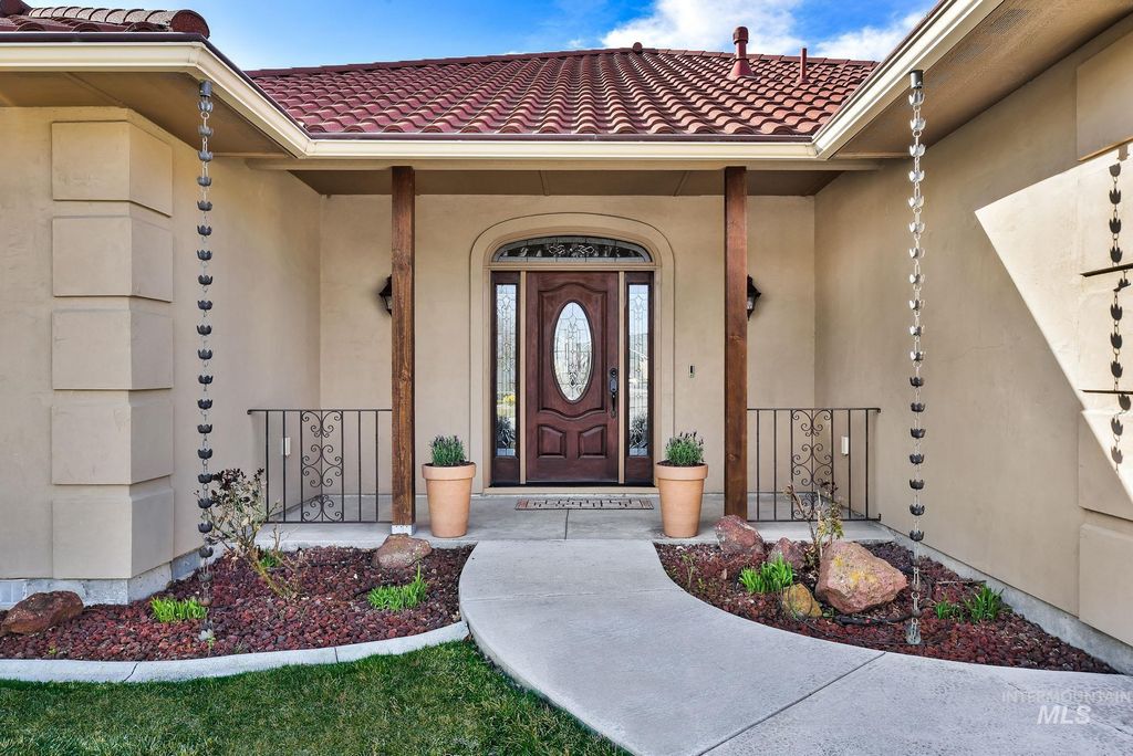 Photo of 515 W Greenwood St, Nampa, ID 83686 (MLS # 98979538)