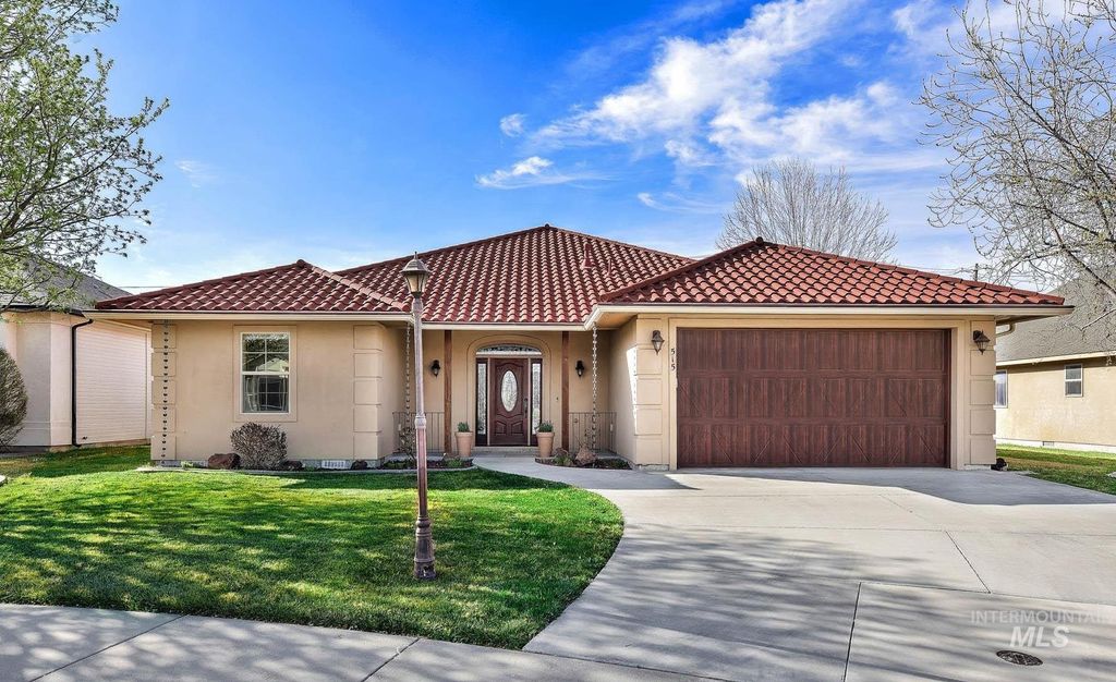 Photo of 515 W Greenwood St, Nampa, ID 83686 (MLS # 98979538)