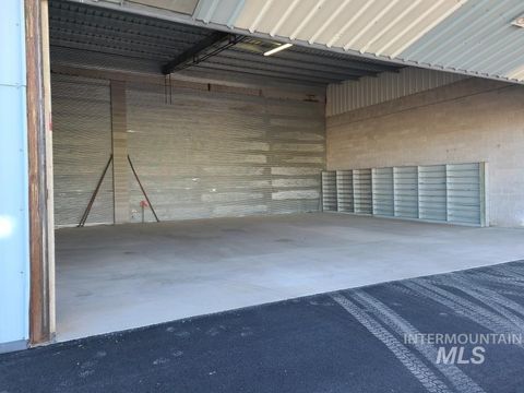 Photo of 740 Airport Loop, Twin Falls, ID 83301 (MLS # 98985822)