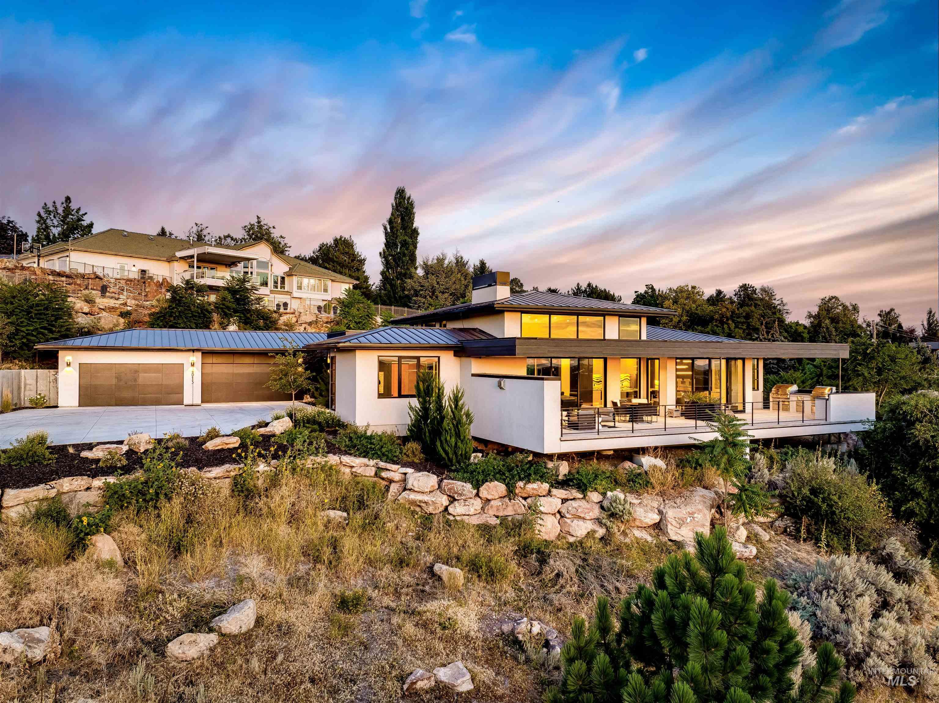 2813 E Hard Rock Drive