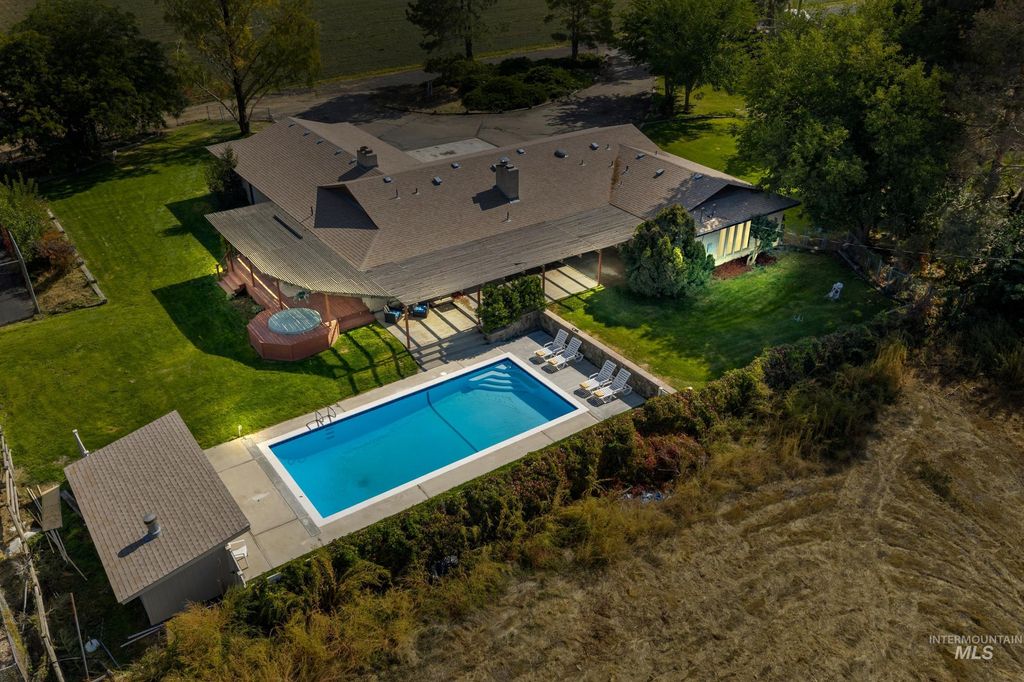 Photo of 15698 Yoder Ave, Caldwell, ID 83607 (MLS # 98963685)