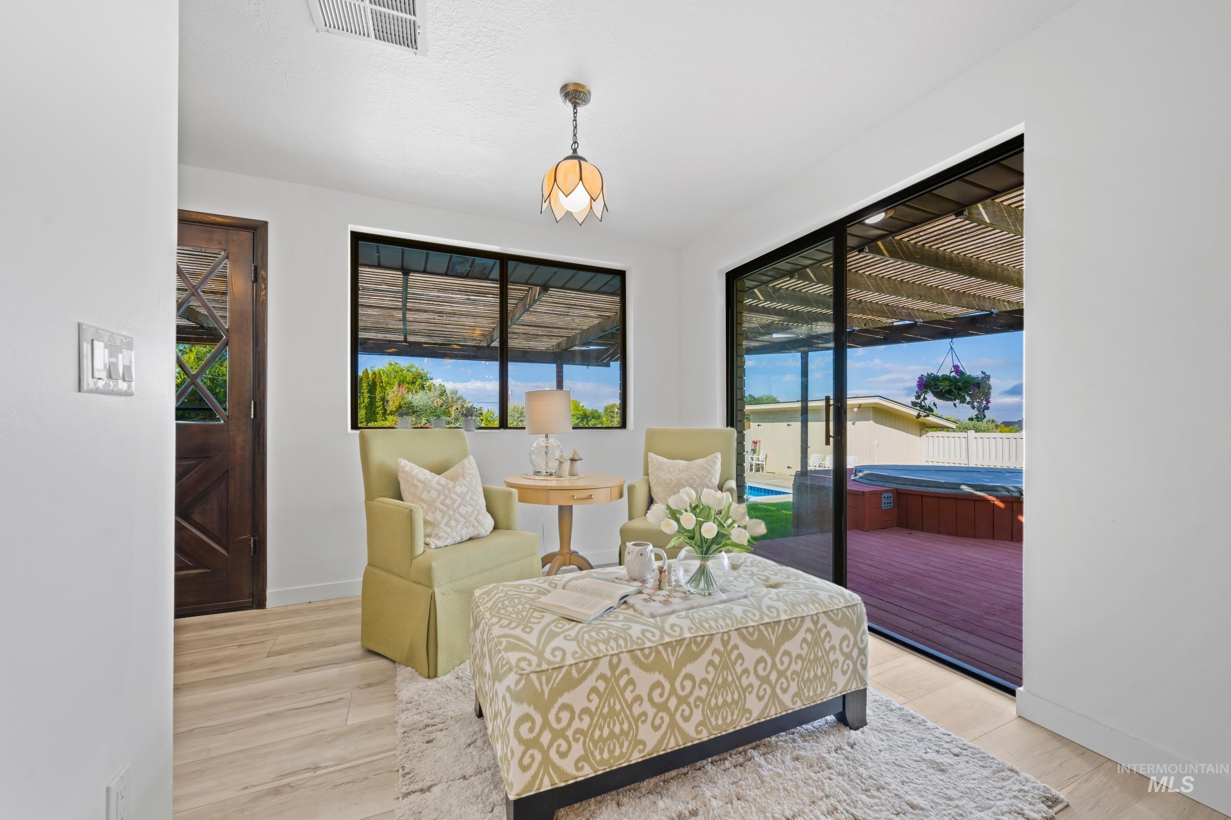 Sitting Nook with 2 Patio Access