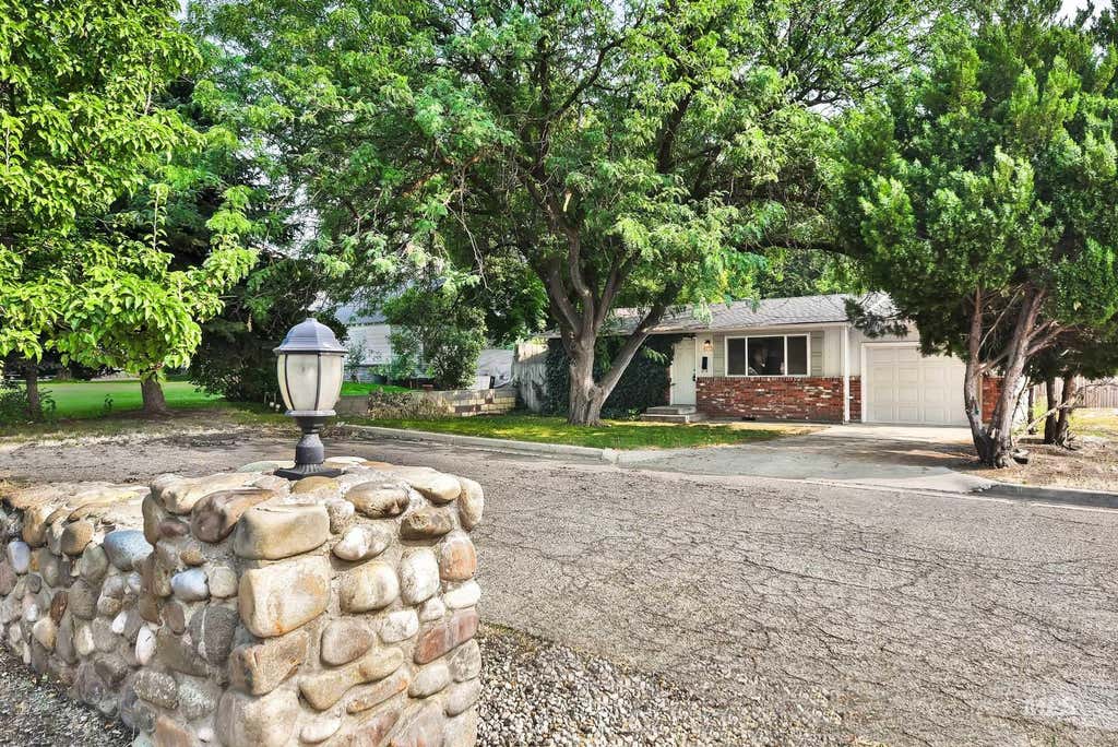 Photo of 803 E Colorado AVE, Nampa, ID 83686 (MLS # 98996898)
