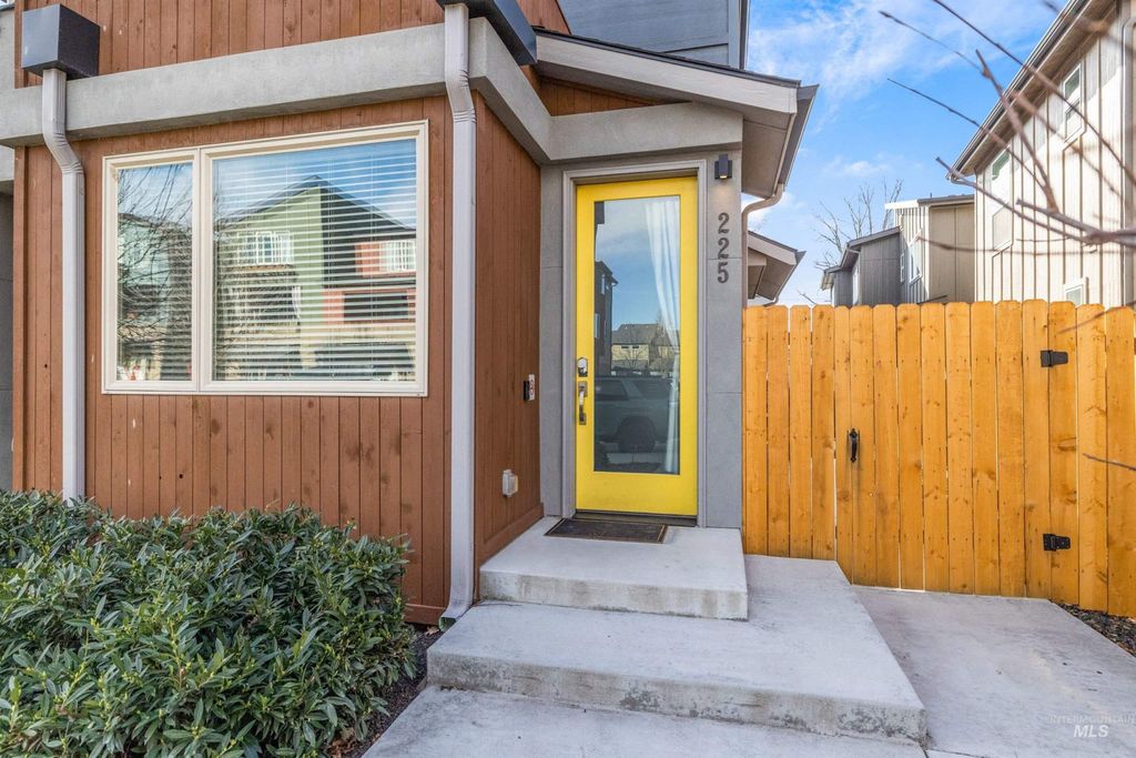 Photo of 225 E 36th Street, Garden City, ID 83714 (MLS # 98982207)