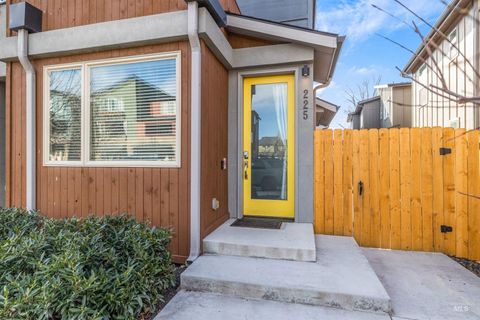 Photo of 225 E 36th Street, Garden City, ID 83714 (MLS # 98982207)