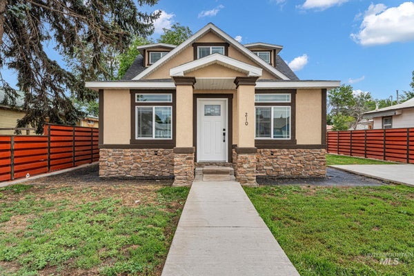 210 OREGON ST, GOODING, ID 83330 - Image 72103e4c5f67bc23733d562bb5945adc/1949819115