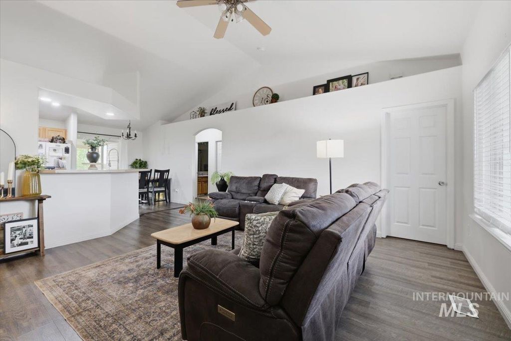 Photo of 2518 Strayhorn Dr, Caldwell, ID 83607 (MLS # 98981889)