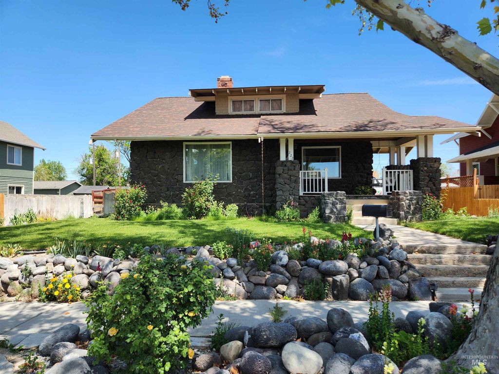 Photo of 222 N 9th AVE, Buhl, ID 83316 (MLS # 98985802)