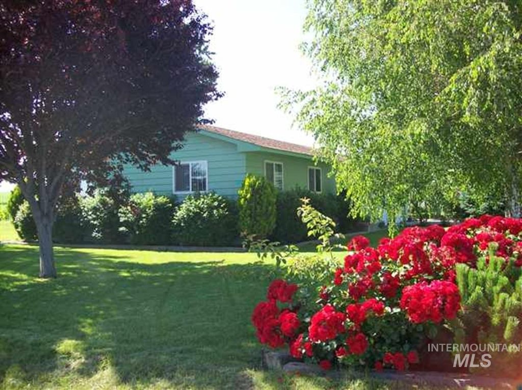 Photo of 721 Mendiola Rd, Nyssa, OR 97913 (MLS # 98983108)