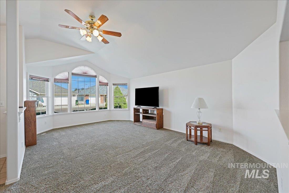 124 Country Lane Loop