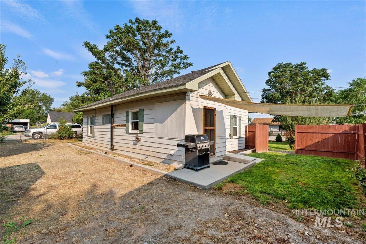 View of home's exterior