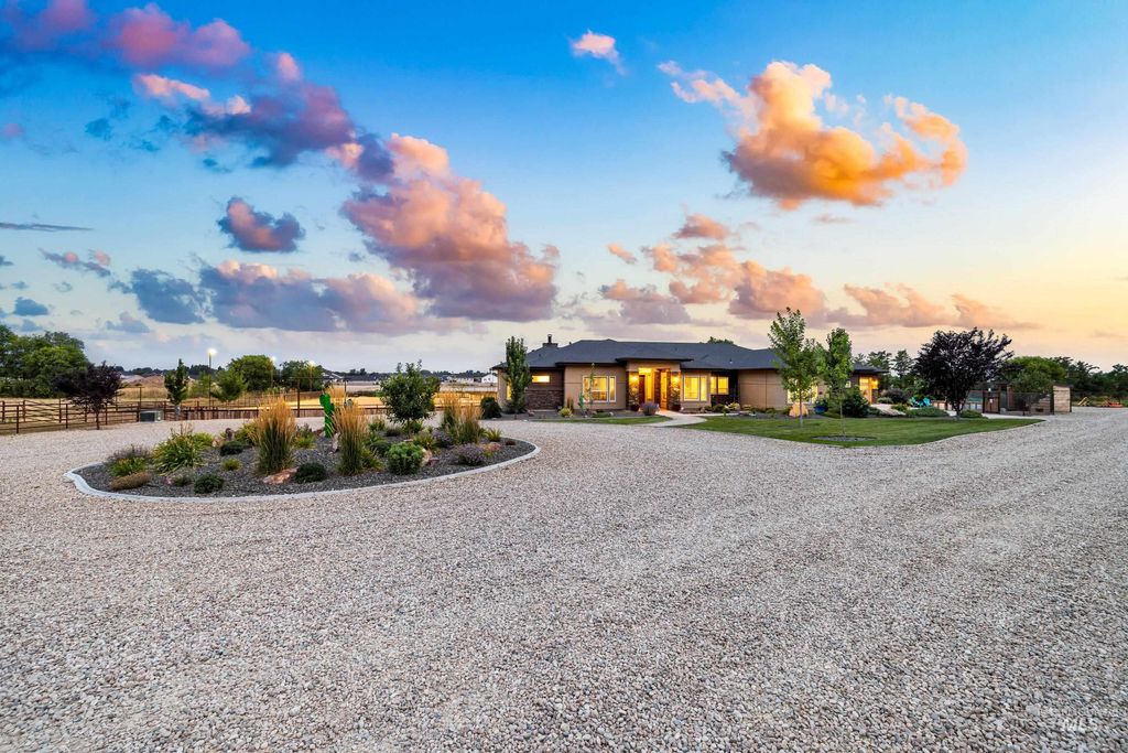 Photo of 9819 Foothill Rd, Middleton, ID 83644 (MLS # 98956693)