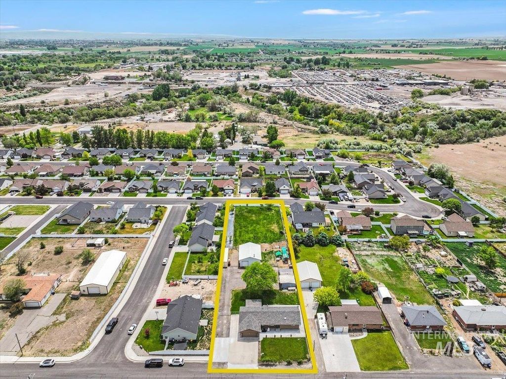 Photo of 1011 Filer Ave W Ave, Twin Falls, ID 83301 (MLS # 98981896)