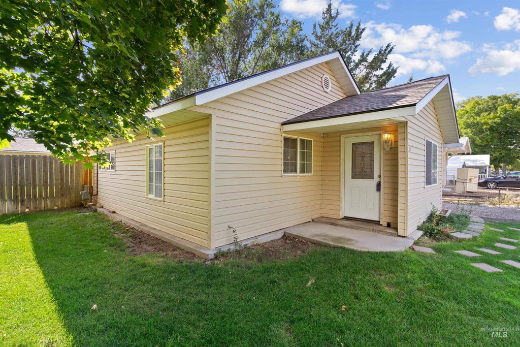 Photo of 337 Lincoln St, Kimberly, ID 83341 (MLS # 98963488)