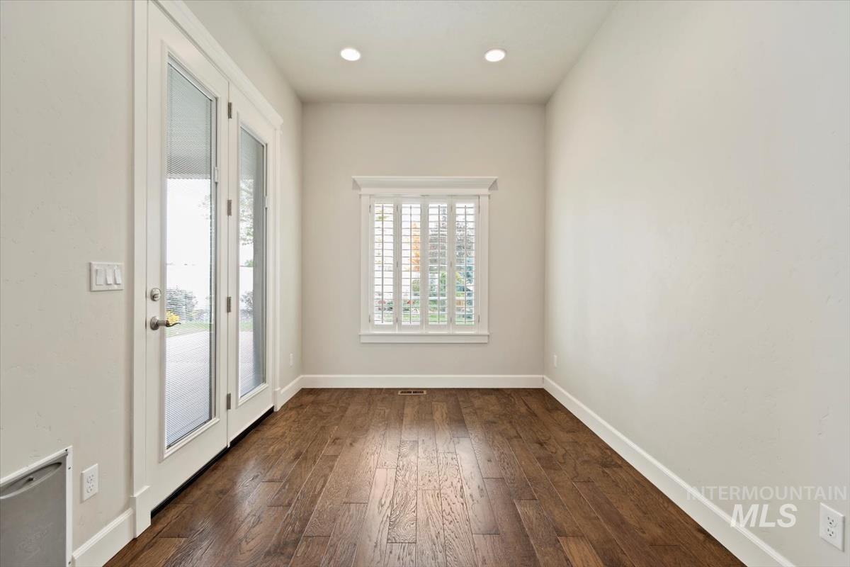 Unfurnished room featuring dark wood-style floors and recessed lighting