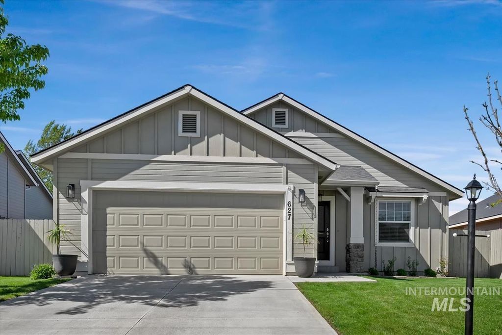 Photo of 627 N Kayden Way, Meridian, ID 83642 (MLS # 98984839)