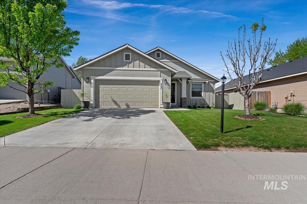 Photo of 627 N Kayden Way, Meridian, ID 83642 (MLS # 98984839)