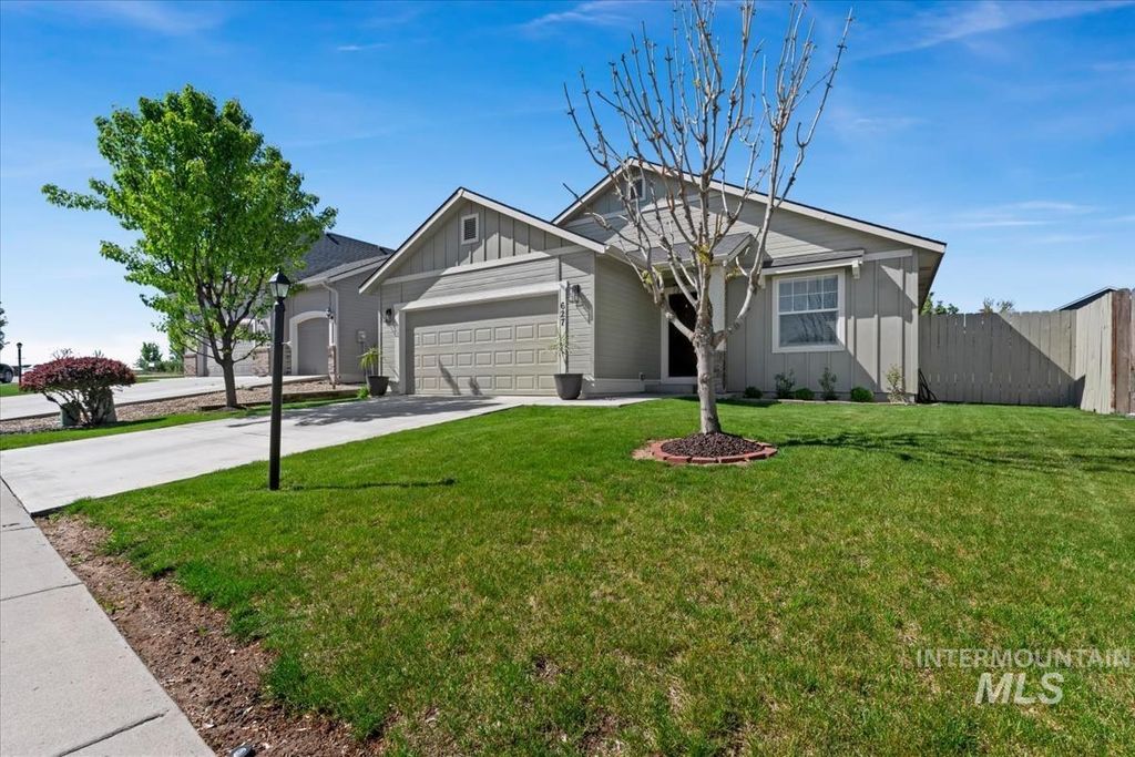 Photo of 627 N Kayden Way, Meridian, ID 83642 (MLS # 98984839)