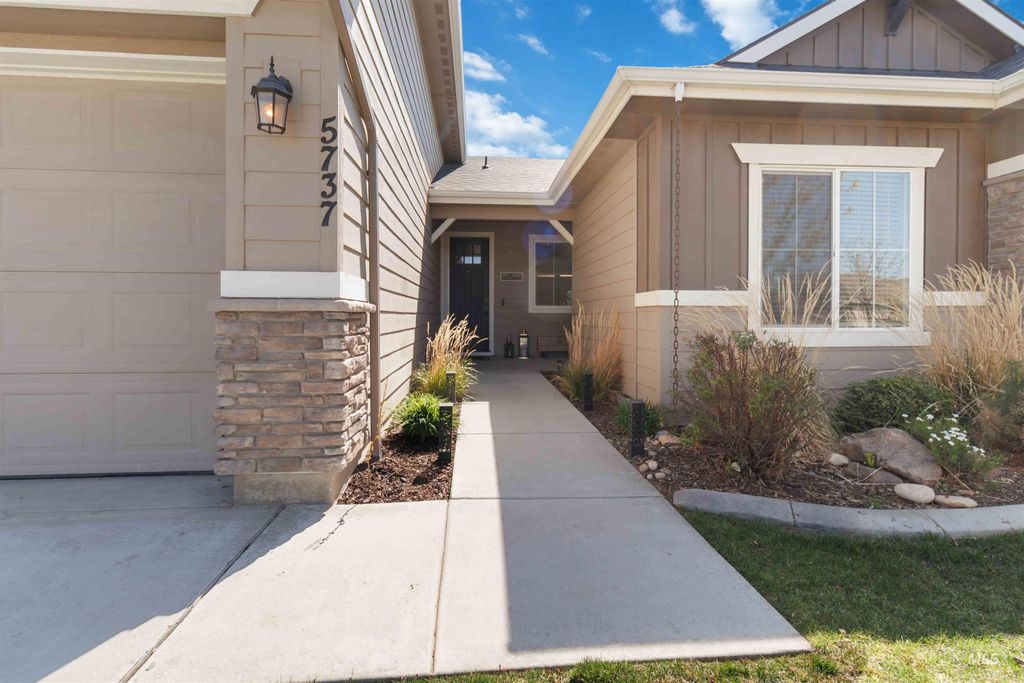 Photo of 5737 W Donatella St, Eagle, ID 83616 (MLS # 98984596)