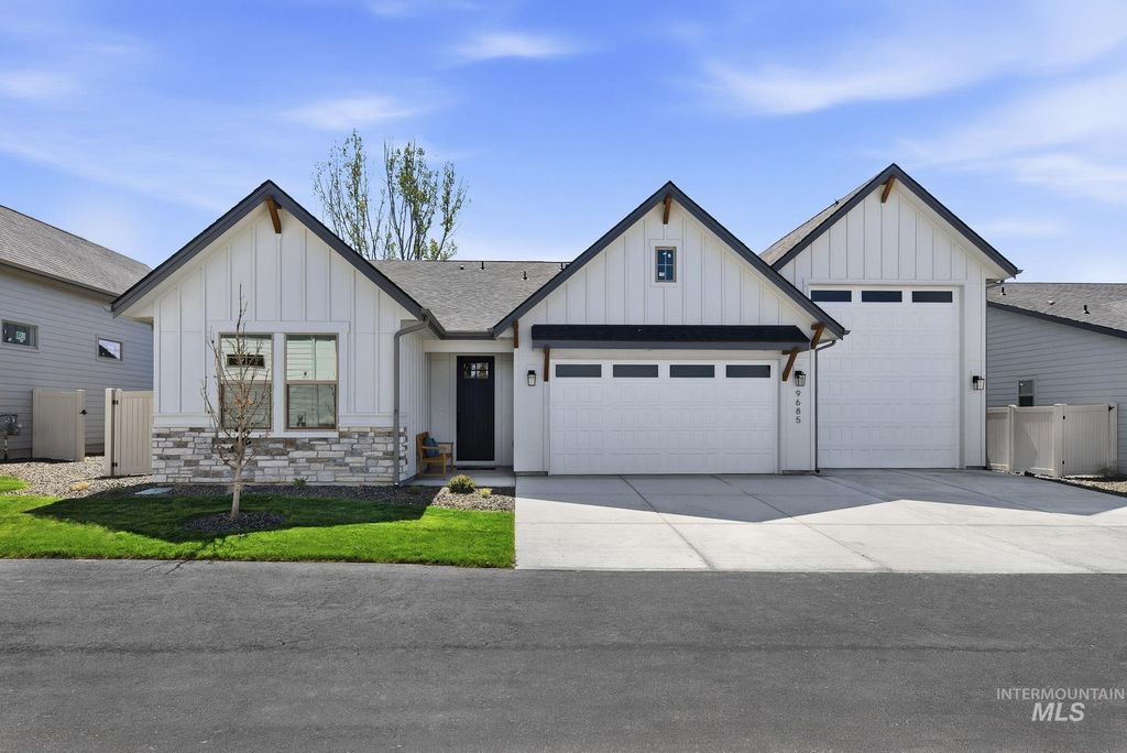 Photo of 9685 W Snow Wolf Ln, Star, ID 83669 (MLS # 98982934)