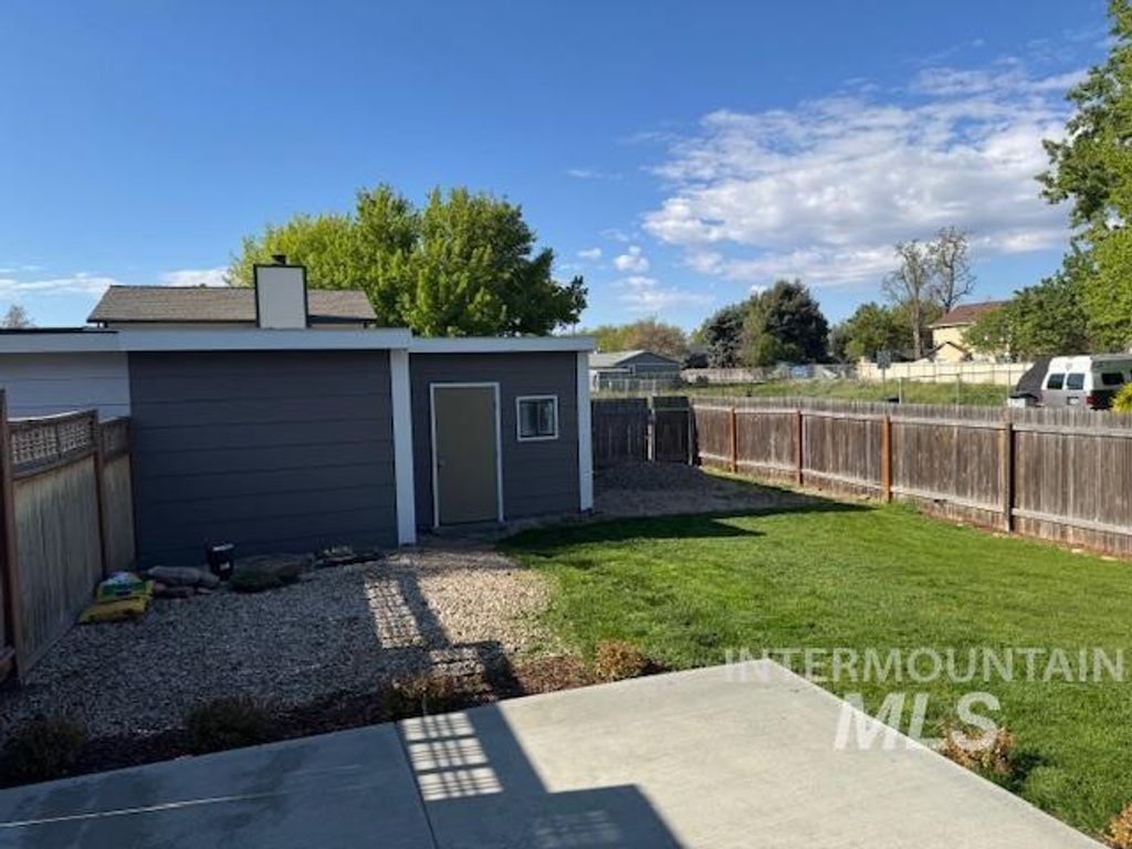 Photo of 1723 E Boise Ave, Boise, ID 83706 (MLS # 98984331)
