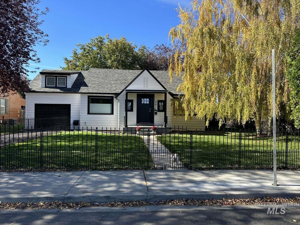 Photo of 291 Lincoln St, Twin Falls, ID 83301 (MLS # 98974473)