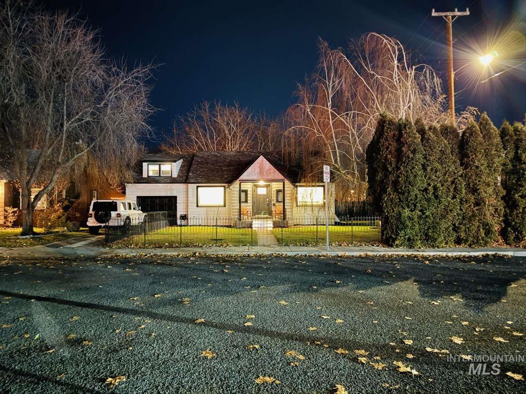 Photo of 291 Lincoln St, Twin Falls, ID 83301 (MLS # 98974473)