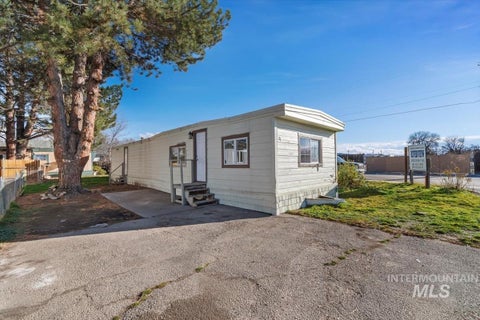 Photo of 412 E 48th St Trlr 21 St, Garden City, ID 83714 (MLS # 98970528)