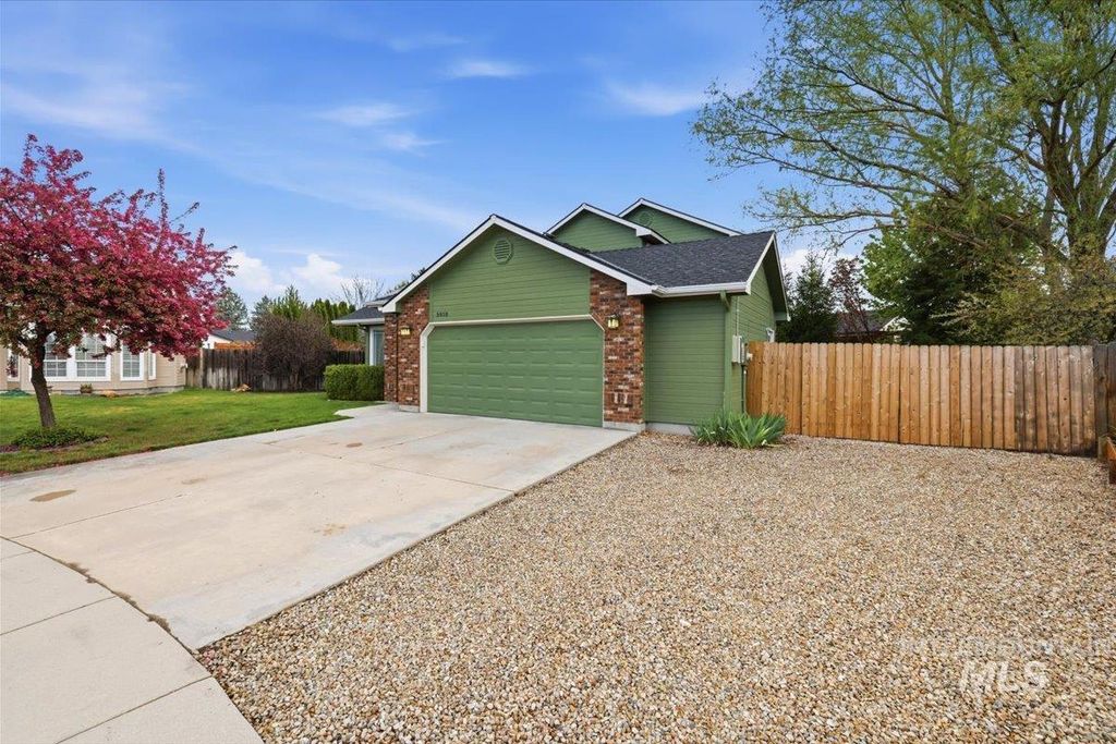 Photo of 5818 S Cello Pl, Boise, ID 83709 (MLS # 98982216)
