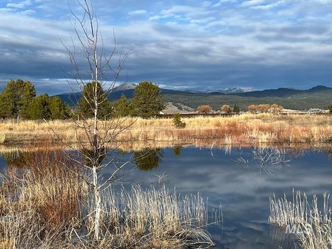 Photo of 16 Loomis Lane, Donnelly, ID 83615 (MLS # 98967786)