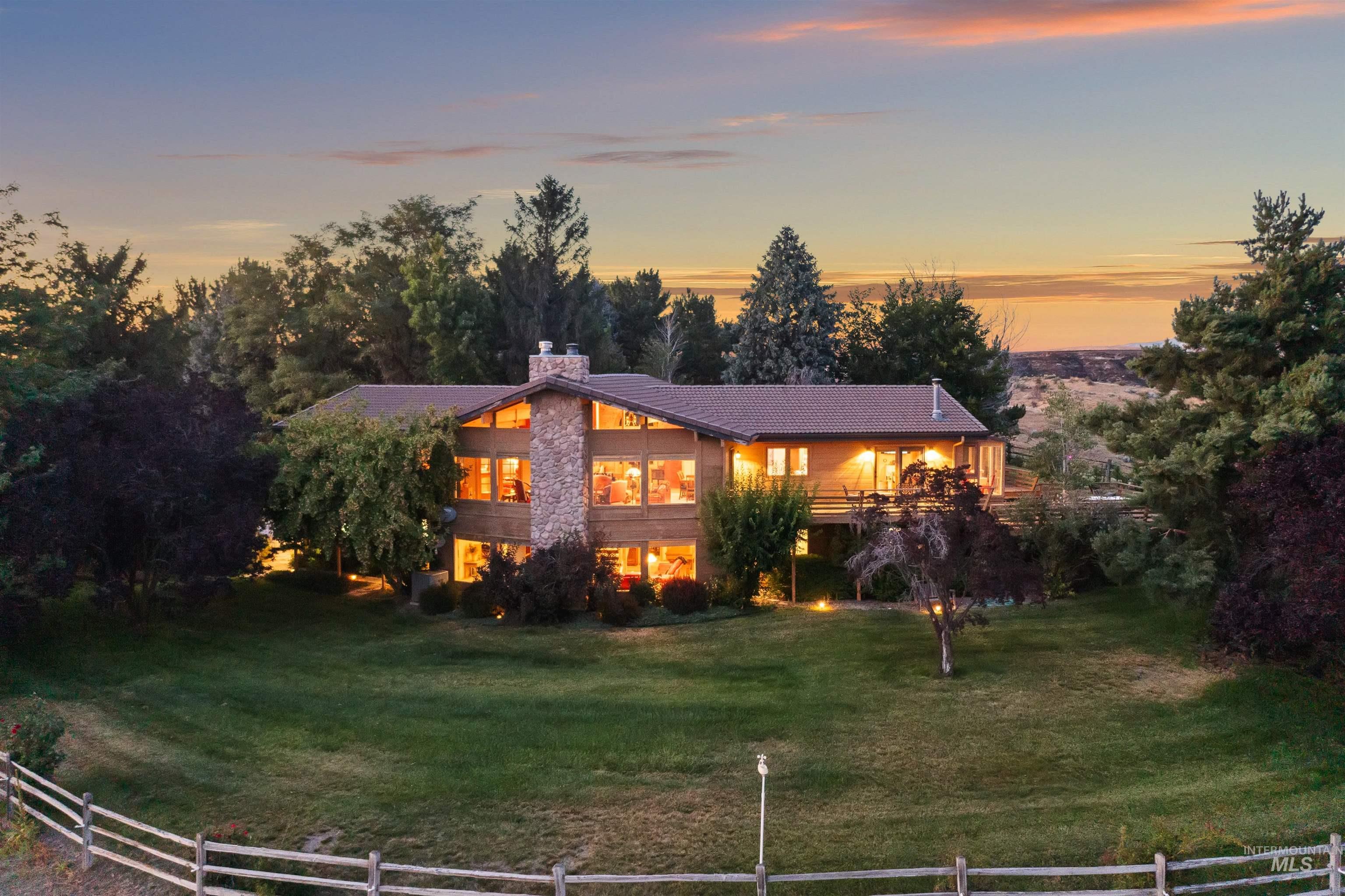 8600 W High Ridge Lane