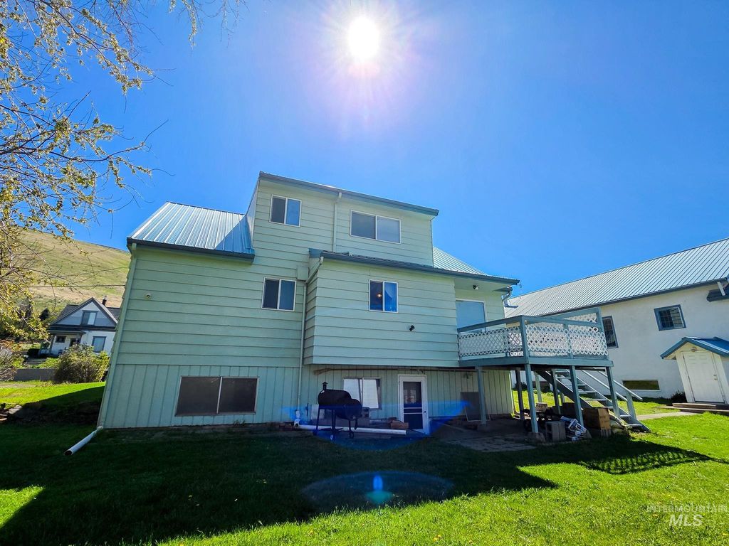 Photo of 1043 Arlington St, Pomeroy, WA 99347 (MLS # 98981899)